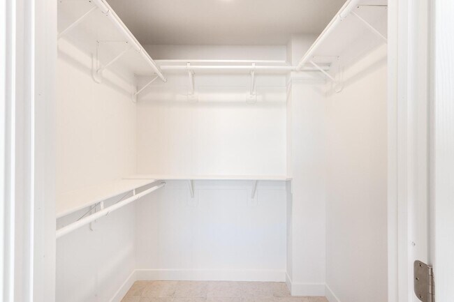 Building Photo - 537 E Ash St