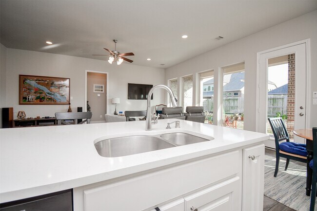 Building Photo - 28431 Asher Falls Ln