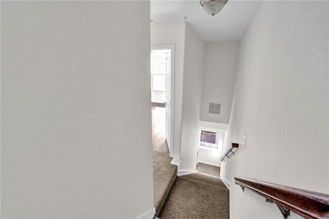 Building Photo - 215 Semel Dr