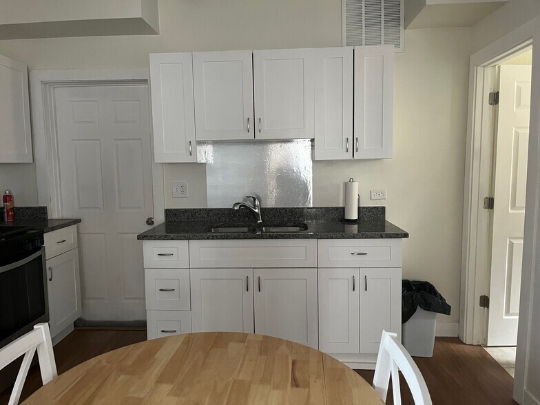 Building Photo - 241 W 23rd St