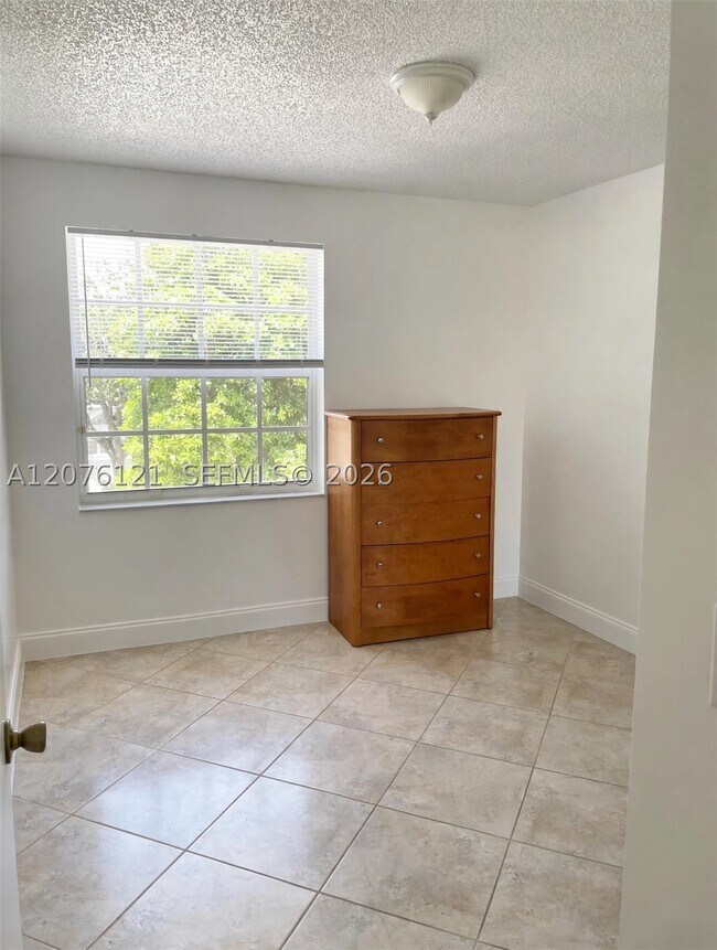 Building Photo - 15616 NW 12th Ct