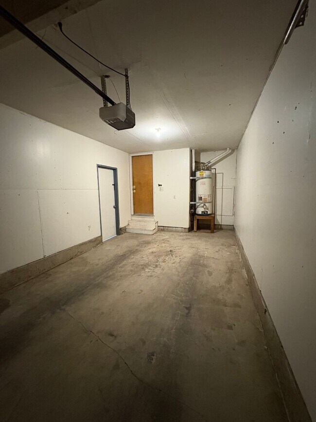 Building Photo - 3 Bedroom Home located in Westgate Neighbo...