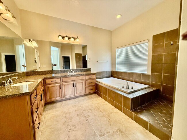 Building Photo - Beautiful home is available NOW