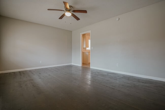 Building Photo - 501 Todd Branch Dr