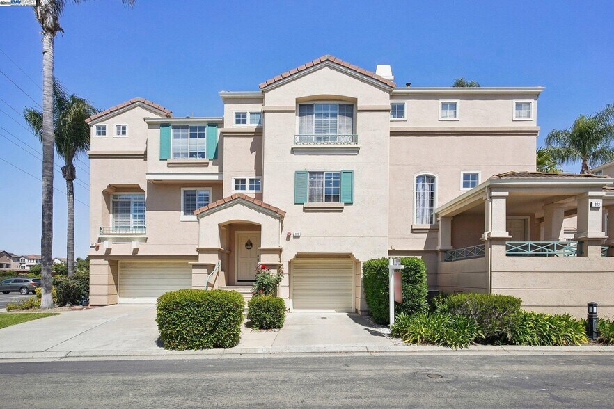 Primary Photo - 385 Montecito Way