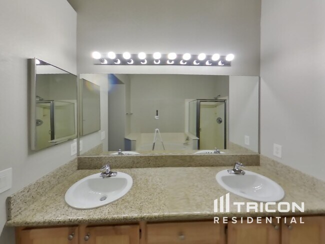 Building Photo - 6440 Sundown Heights Ave