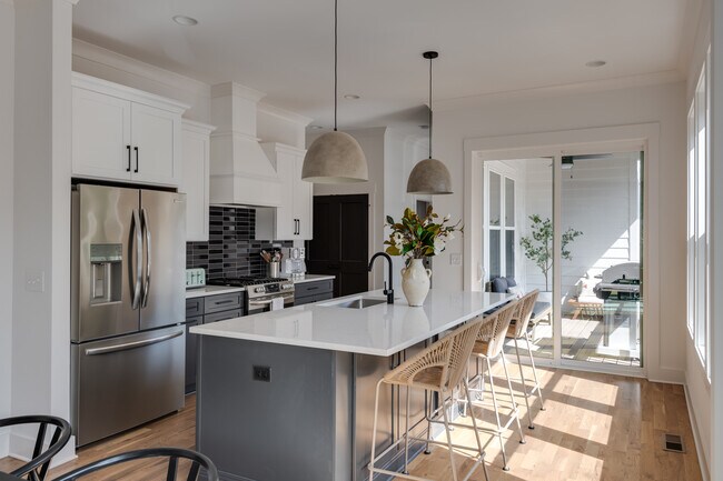 Building Photo - Cahal Ave Unit B