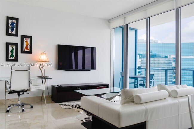 Building Photo - 1300 Brickell Bay Dr