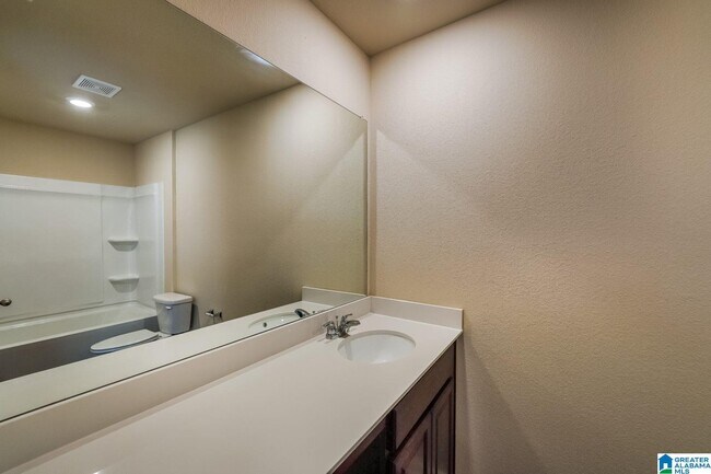 Building Photo - 525 Clover Cir