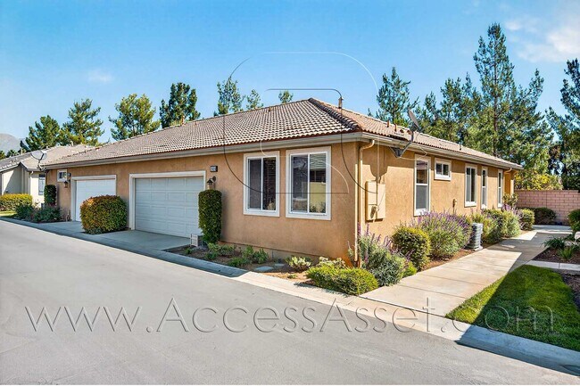Building Photo - 55+ Age Community – Charming 2 Bed / 2 Bat...