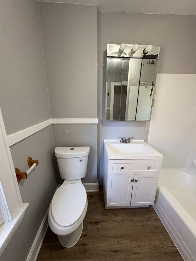 Building Photo - Three bedroom two bathroom home for rent