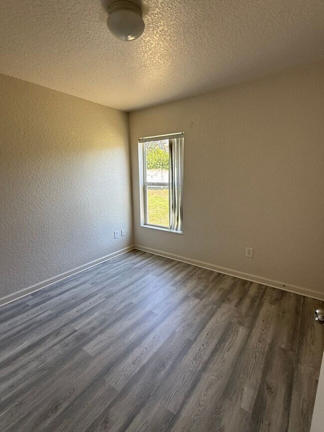 Building Photo - 4095 SW 51st Ct