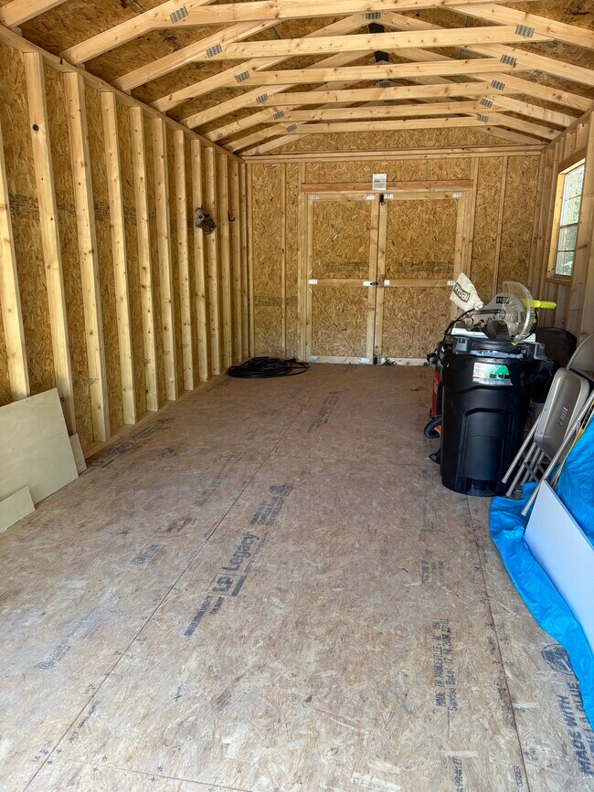 Building Photo - Lysser 2