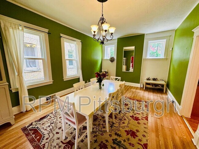 Building Photo - 828 Mellon St