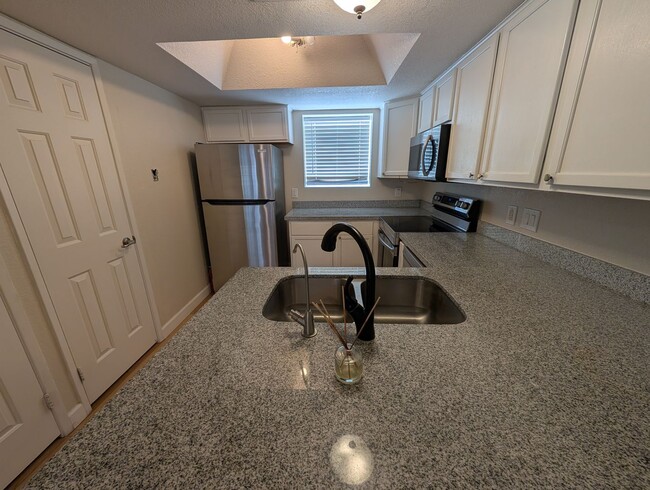 Primary Photo - 2 bedroom, 2 Bathroom The Cliffs at North ...