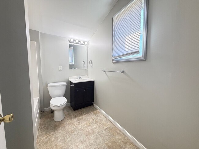 Building Photo - Beautiful Maintained 2 Bed and 1 Bath Shotgun House!