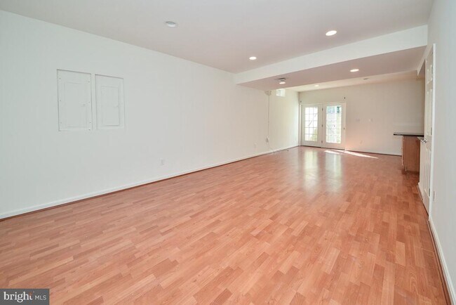 Building Photo - 855 Charwhit Ct