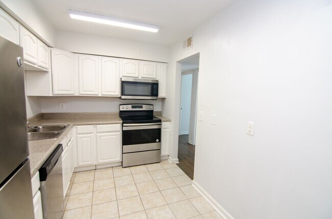 Building Photo - 515 Basswood Ave