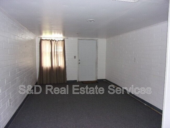 Building Photo - 826 Hollingsworth Rd