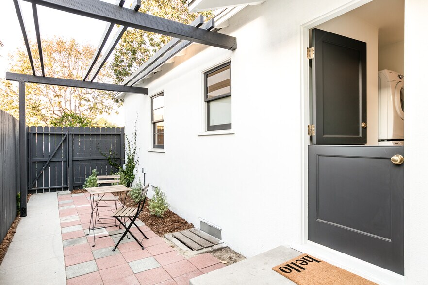 private gated patio/garden off of kitchen - 11112 Exposition Blvd