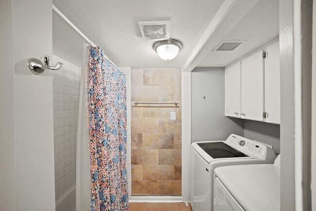 Building Photo - 8517 Hearth Dr