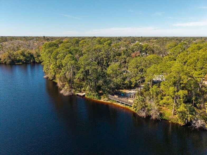 Building Photo - 8111 Santa Rosa Ct