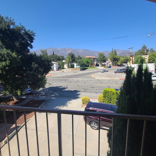 Building Photo - 3228 Honolulu Ave