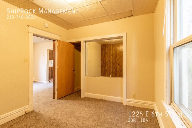 Building Photo - 1225 E 6th St