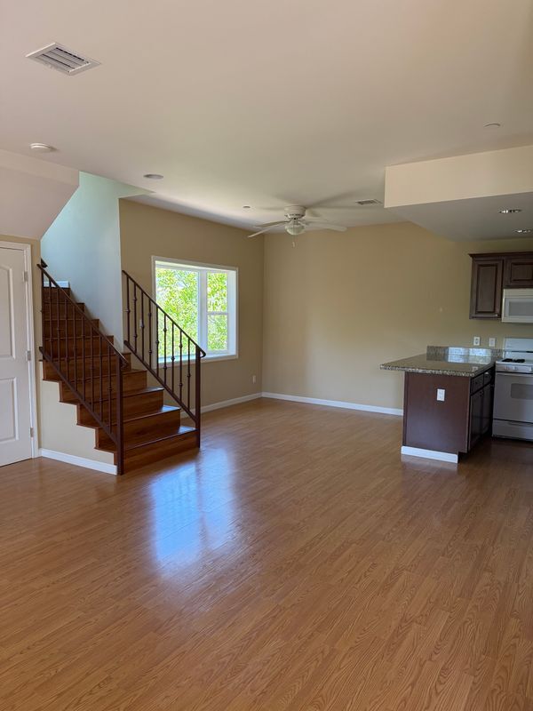Building Photo - 1769 Los Feliz Dr