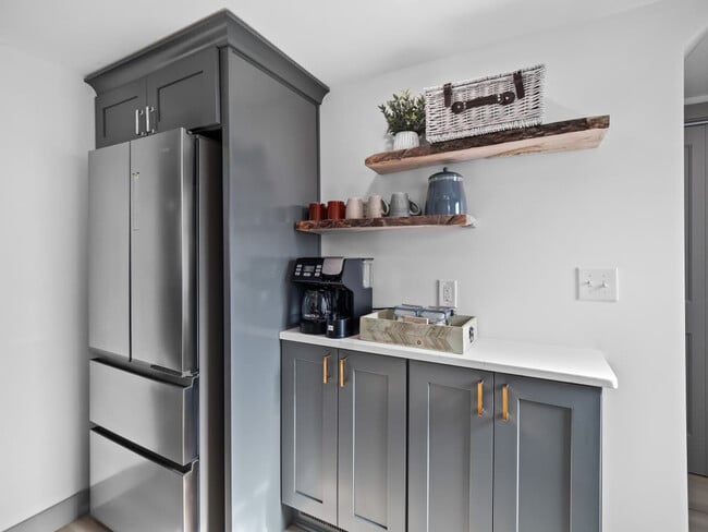 Building Photo - 432 N Firestone Blvd