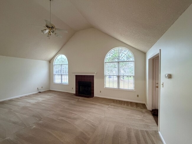 Building Photo - 3 Bedroom/2 Bath home in North Lake Subdiv...