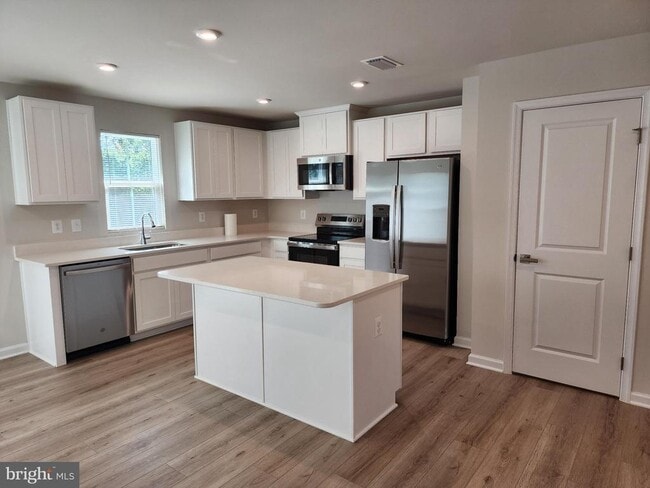 Building Photo - 619 Laurelwood Cir