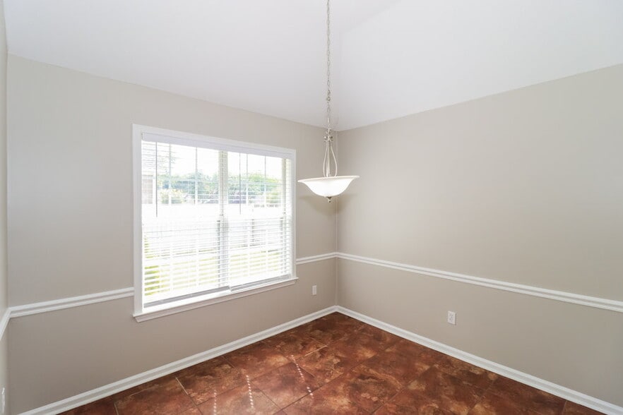 Building Photo - 7699 Shadow Bend Ln