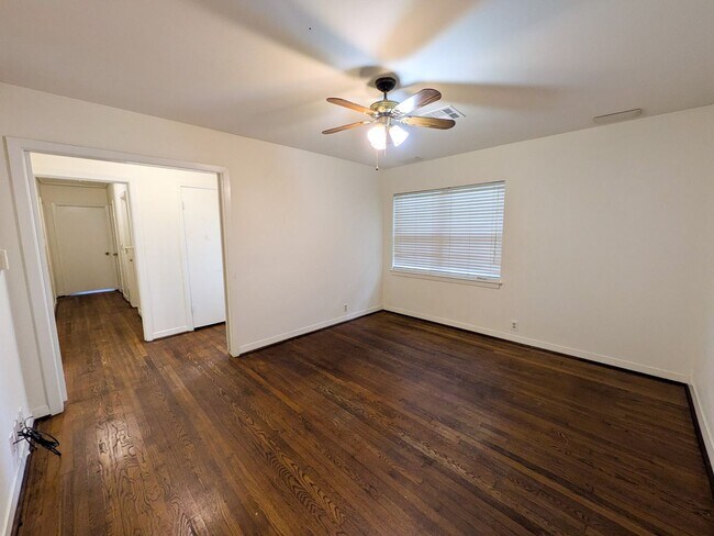 Building Photo - 5040 Raleigh Dr
