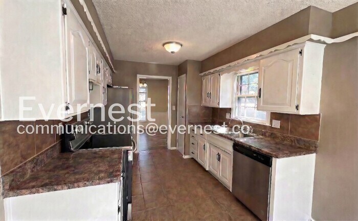 Building Photo - 13002 Crystal Ave