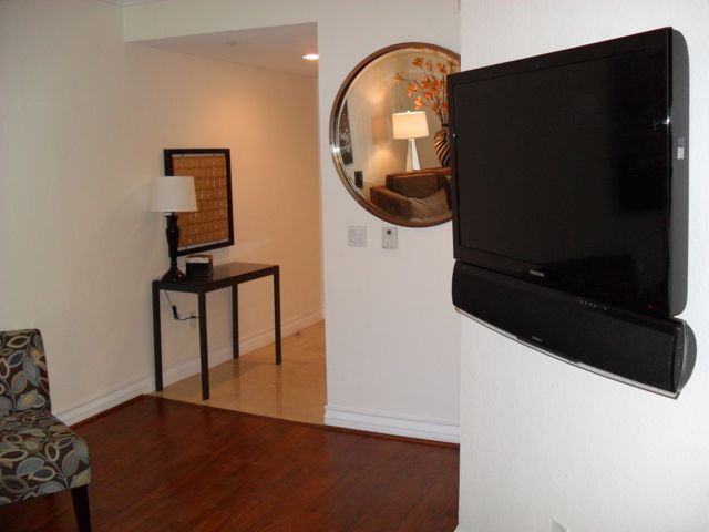 Building Photo - Meridian - Luxury 1Bdr/Bath Fully Furnishe...