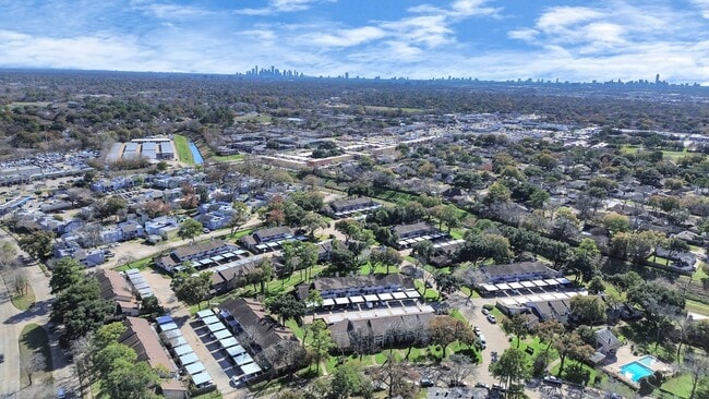 Building Photo - 5837 W Sunforest Dr