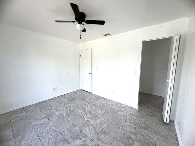 Building Photo - 2621 Nightshade Ln