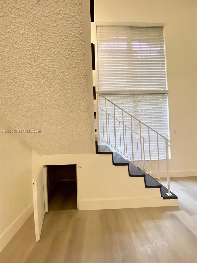Building Photo - 10901 N Kendall Dr