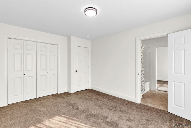 Building Photo - 4017 W River Pkwy