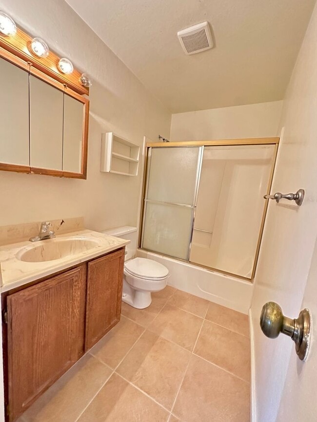 Building Photo - COMING SOON! |  $2,390 / 2 BR - CONVENIENT CASTRO VALLEY LIVING: CONDO WITH GARAGE, STORAGE & PLA...