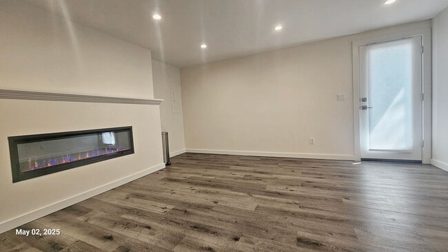 Building Photo - 3 Bed, 2 Bath Apartment in Prime Roosevelt...