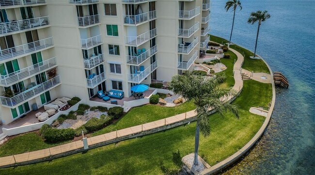 Building Photo - 6105 Bahia Del Mar Cir