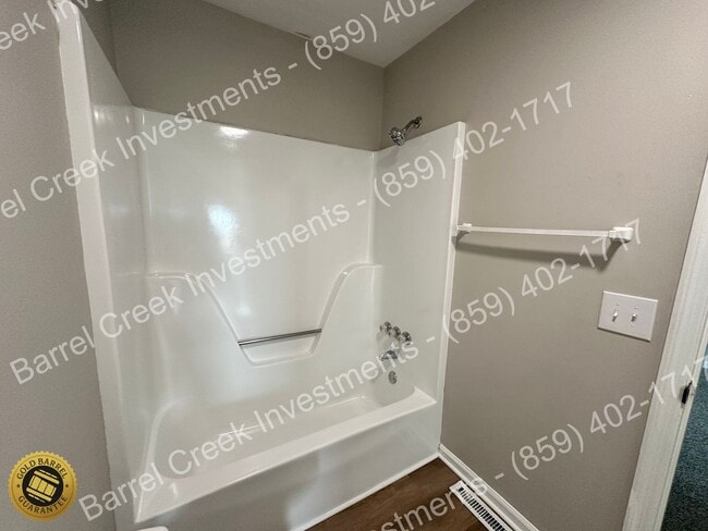 Building Photo - 2-Bed 1.5-Bath Townhome