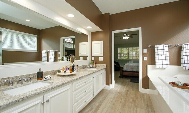 Building Photo - 98 N Cochrans Green Cir