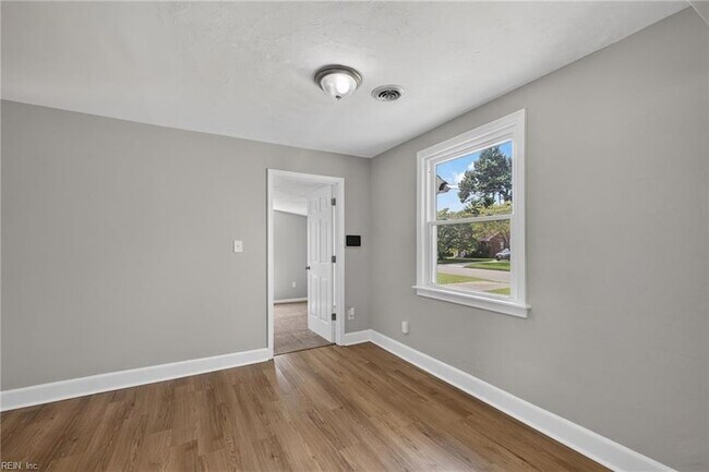 Building Photo - 31 Greenbrier Rd