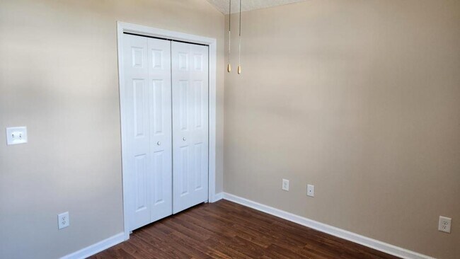 Building Photo - 165 Woodland Pk Lp