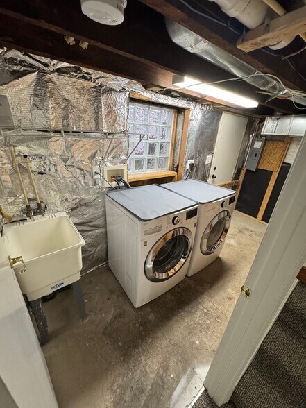 Building Photo - 414 S Augusta Ave