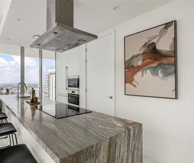 Building Photo - 777 NE 26th Ter