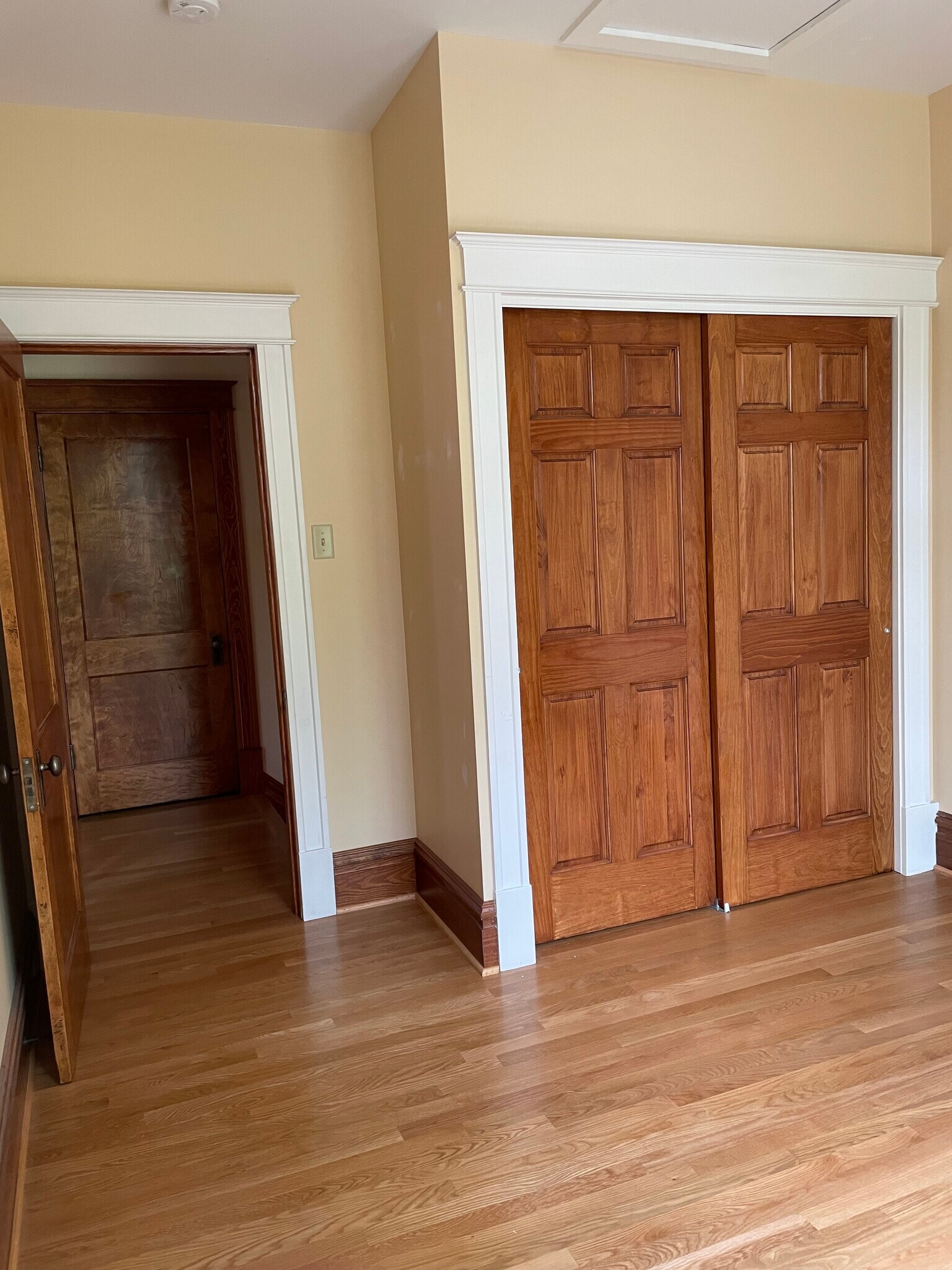 Front bedroom view toward door and closet - 6042 Pershing Ave